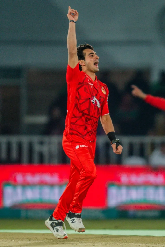 Islamabad United Dominates Peshawar Zalmi in 20th PSL Match 5 Hunain Shah removed Tom Kohler-Cadmore and Rovman Powell in quick succession, Islamabad United vs Peshawar Zalmi, PSL 2024, Rawalpindi, March 4, 2024